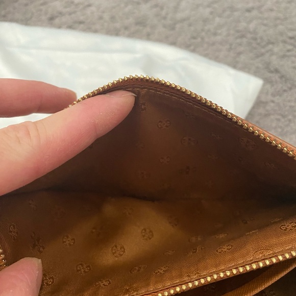 Tory Burch Saffiano Leather Robinson Chain Wallet - Picture 15 of 16